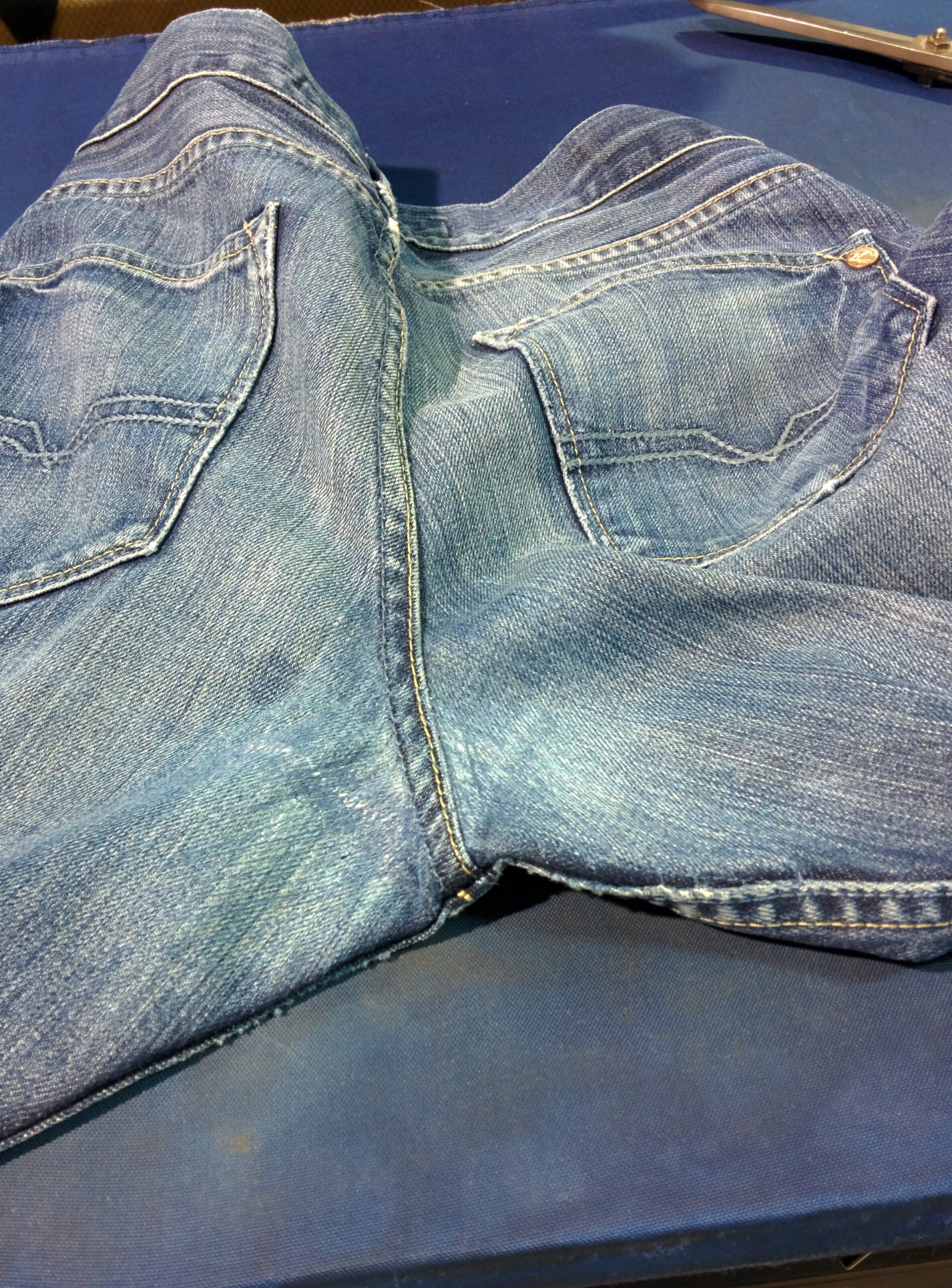 Jeans repariert Nachher